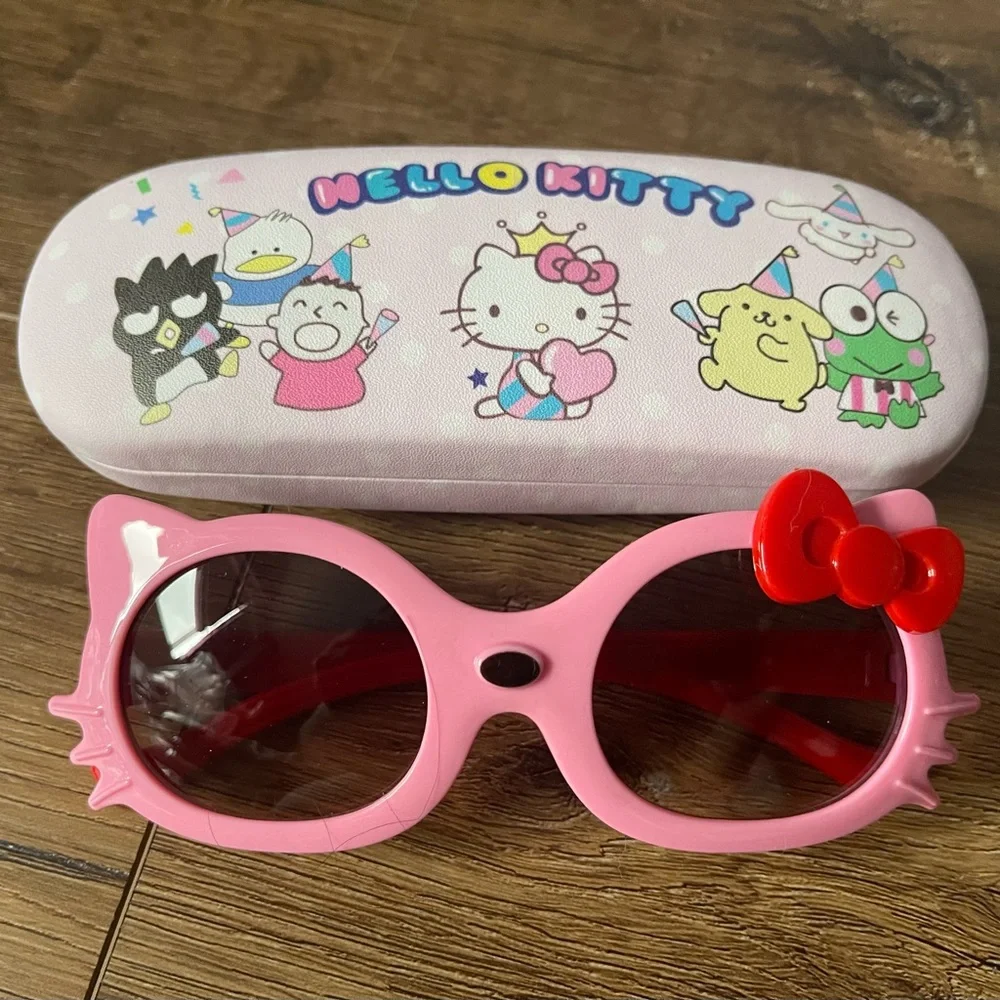 SANRIO-NWT Children’s Hello Kitty Sunglasses and Character Holder Set!